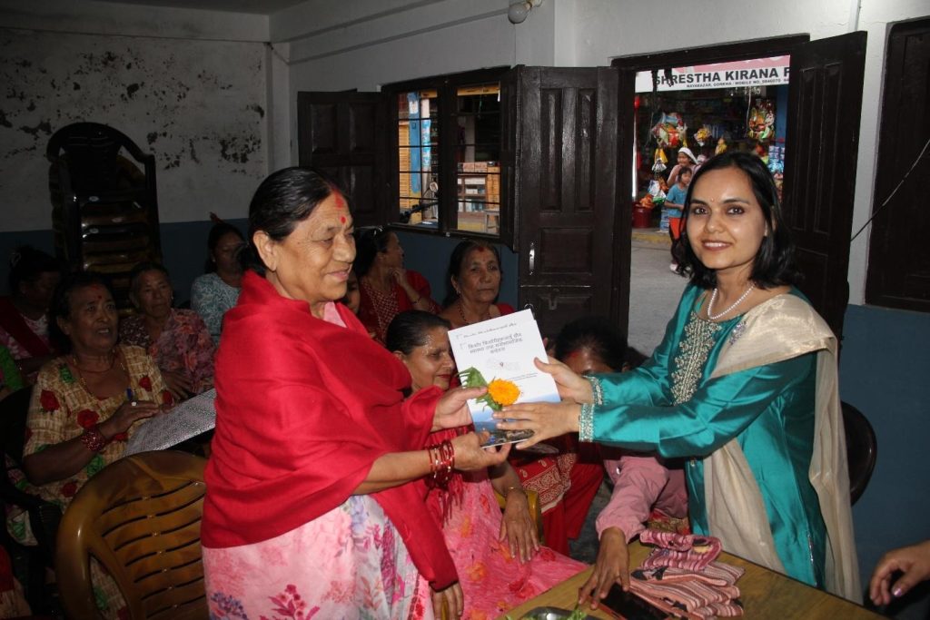 Sharing the “Educational Manual” with the parents